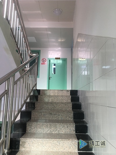 实验室楼梯走廊